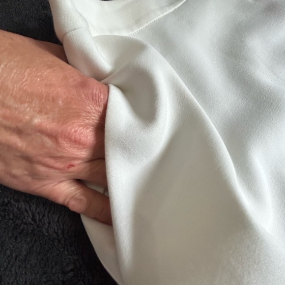 Diane von Furstenberg Women’s Skirt, size 2 - Picture 3 of 4